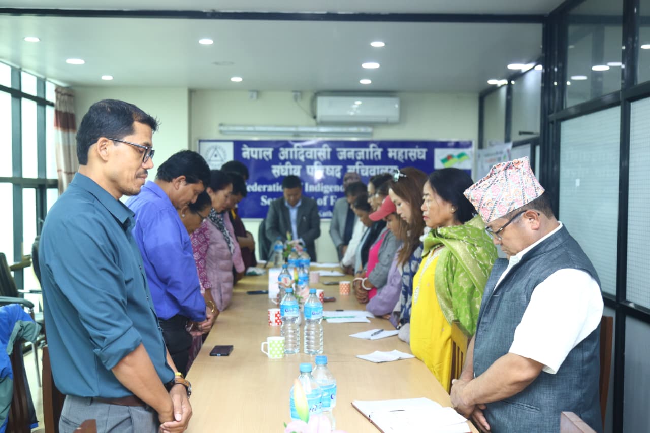 नेफिनका उपाध्यक्ष स्व. चन्दलाल राजभण्डारीज्यूको श्रद्धाञ्जली सभामा मौन धारण गर्दै ।